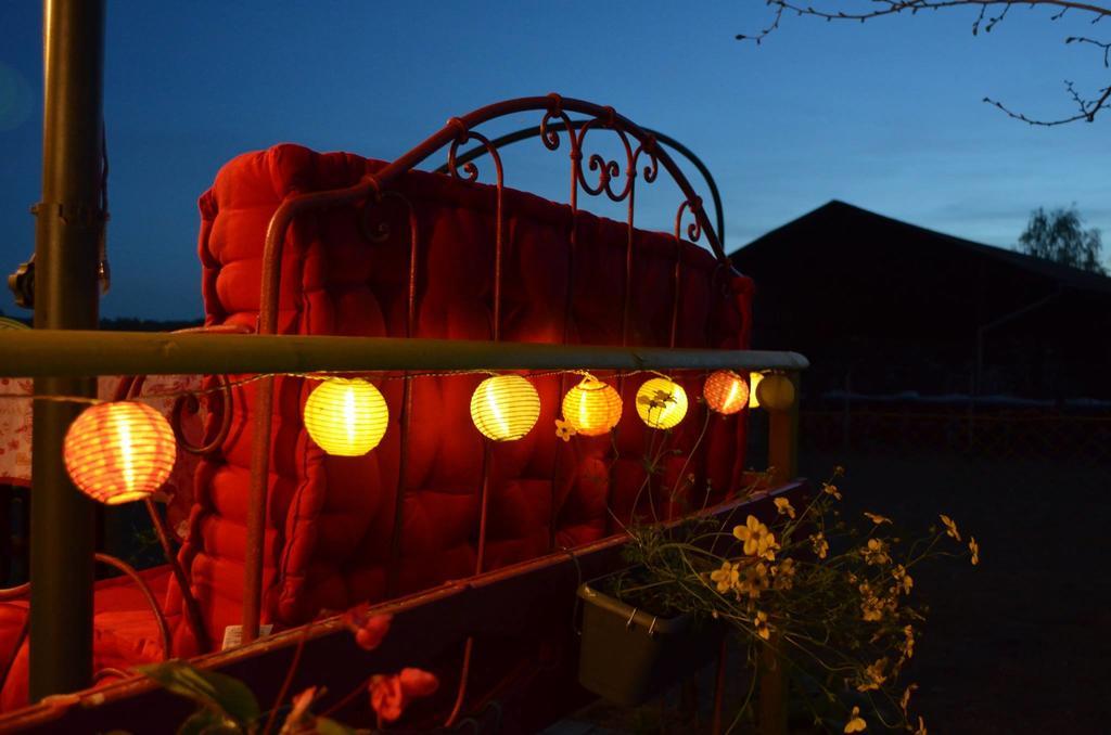 La Roulotte De Lola - Chambre D'Hotes La Celle  Exteriör bild