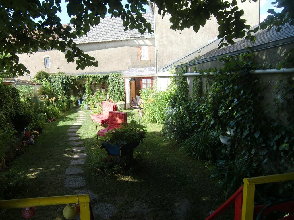 La Roulotte De Lola - Chambre D'Hotes La Celle  Exteriör bild