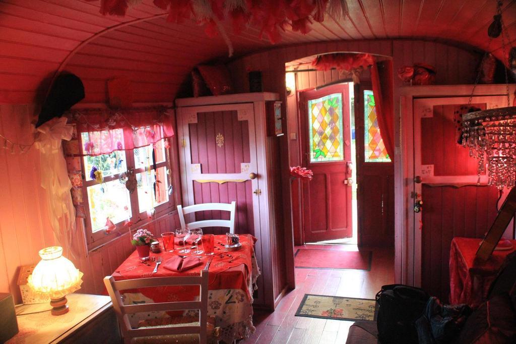 La Roulotte De Lola - Chambre D'Hotes La Celle  Exteriör bild