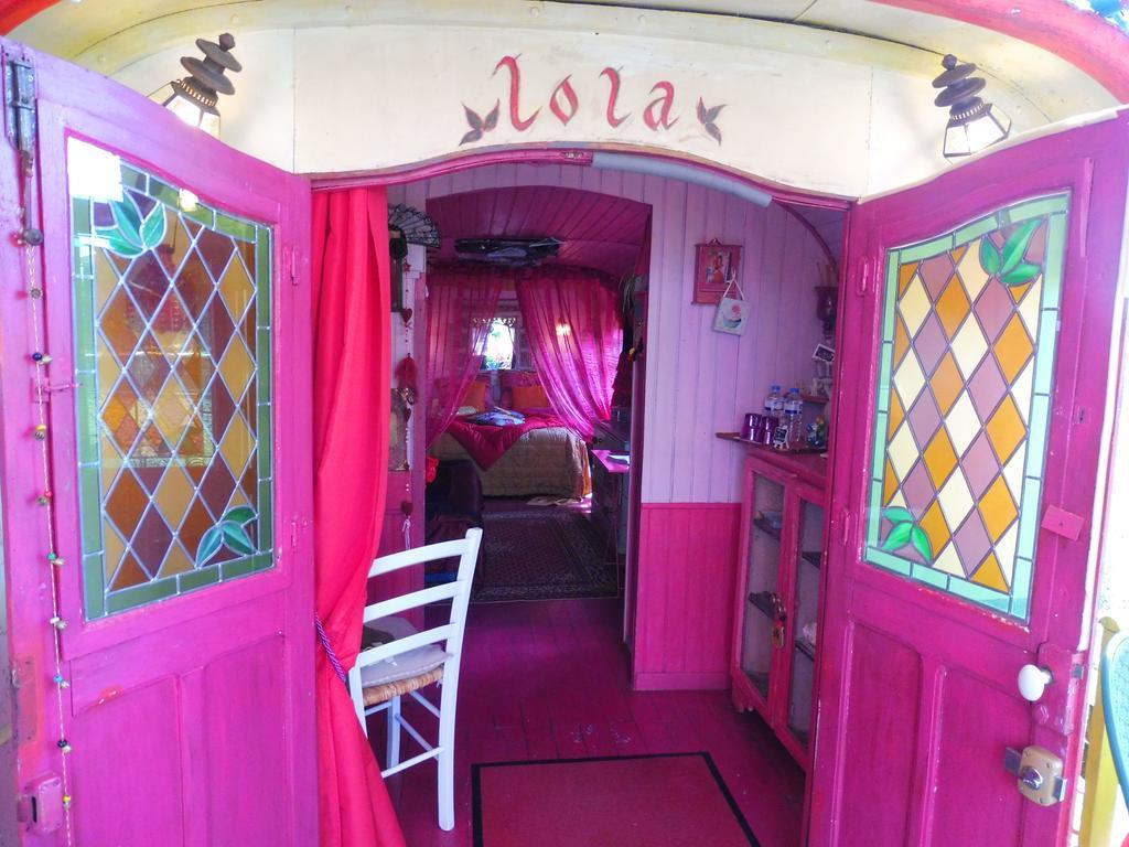 La Roulotte De Lola - Chambre D'Hotes La Celle  Exteriör bild