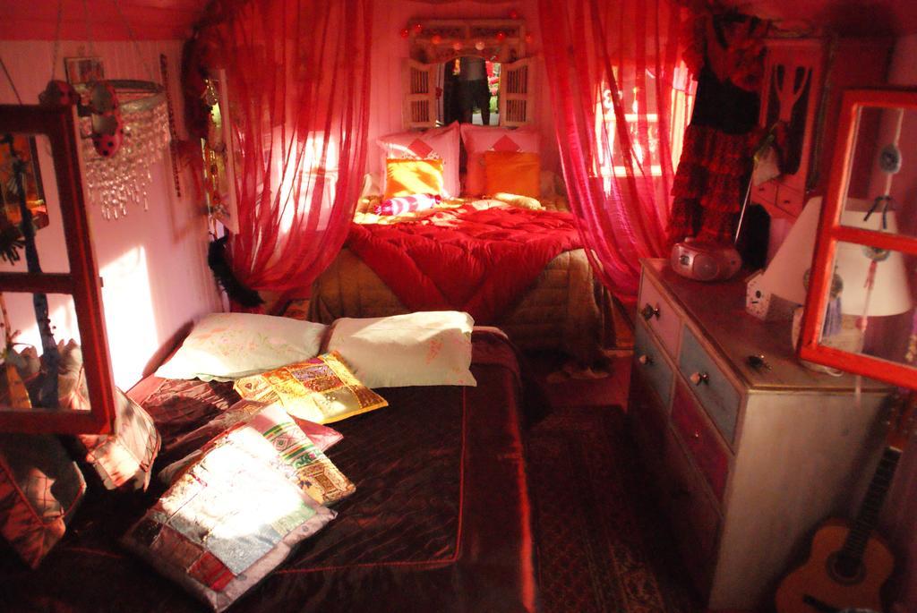La Roulotte De Lola - Chambre D'Hotes La Celle  Exteriör bild