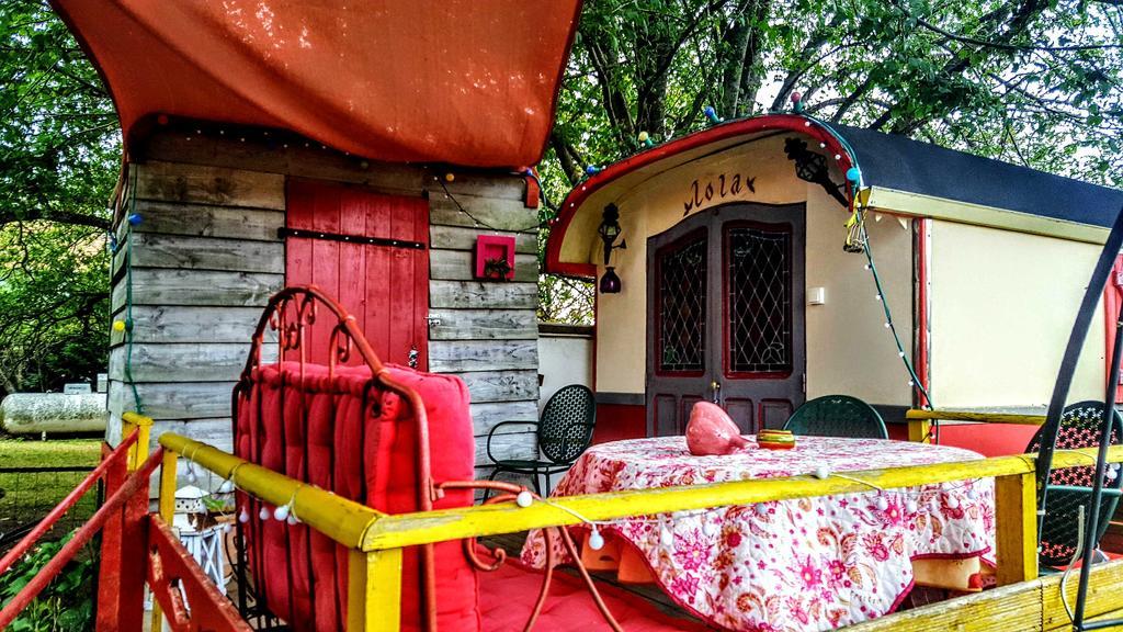 La Roulotte De Lola - Chambre D'Hotes La Celle  Exteriör bild